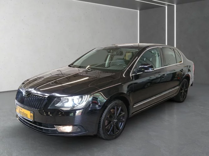 Details zum Fahrzeug: SKODA Superb 1.8 TSI Elegance DSG *PDC*NAV*GRA*SHZ*