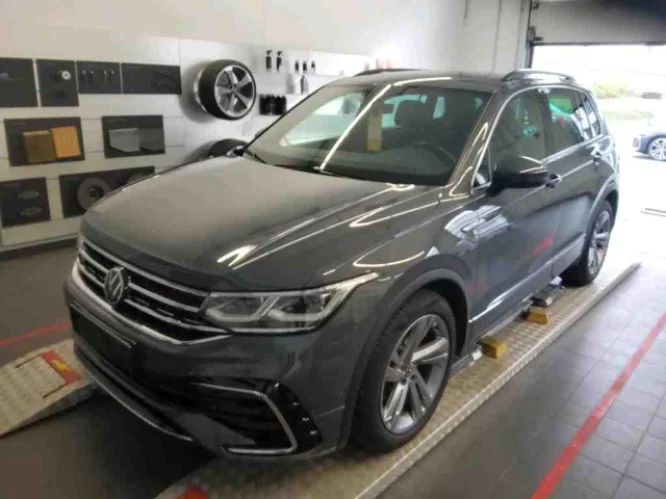 Details zum Fahrzeug: VW Tiguan 1.5 TSI R-Line DSG *StdHz*IQ-MATRIX*PANO*
