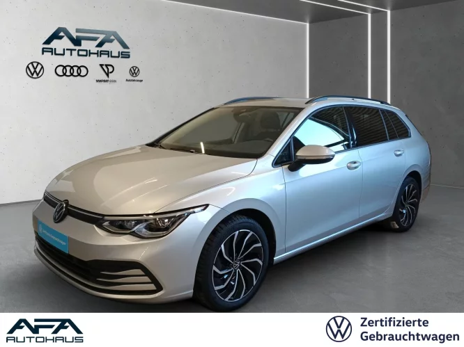 Details zum Fahrzeug: VW Golf VIII Var. 1.0 eTSI LIFE DSG AHK*RFK*ACC*NAV