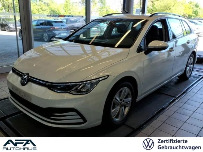 Details zum Fahrzeug: VW Golf VIII Variant 1.5 eTSI Life DSG Navi*ACC*LED